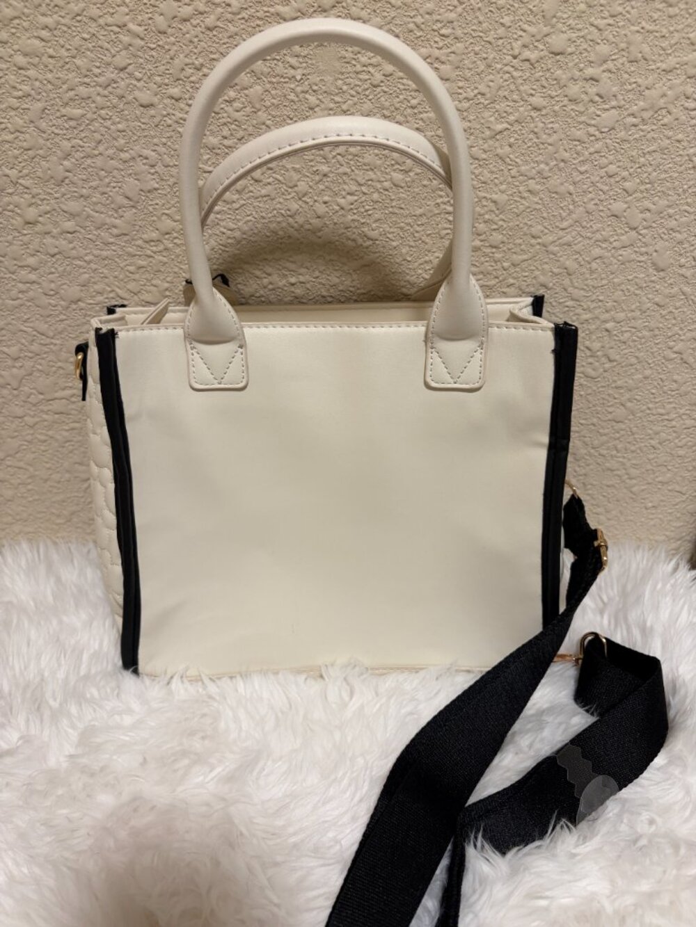 Disney Classic Mickey Mouse 90s Style QuiltedTote Bag White Black Crossbody NWT - Picture 5 of 8